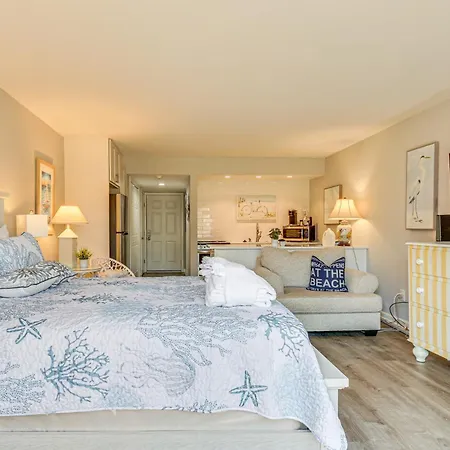 Hilton Head Island Studio With Patio Walk To Beach!